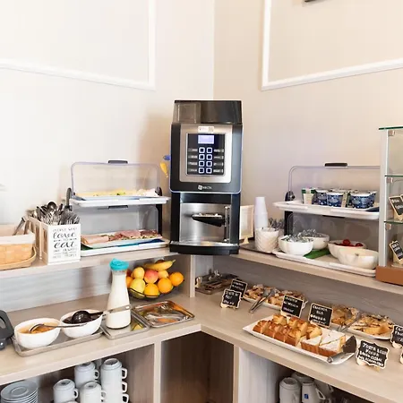 Отель Astrid 3*